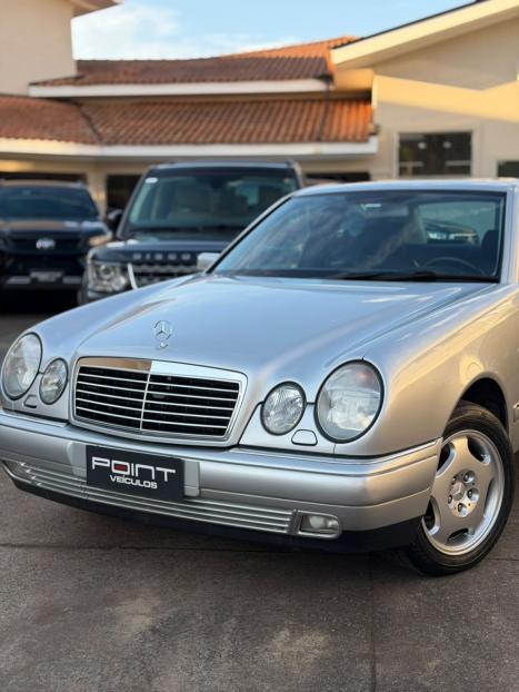 MERCEDES-BENZ E 320 3.2 V6 4P AVANTGARDE AUTOM�TICO, Foto 2