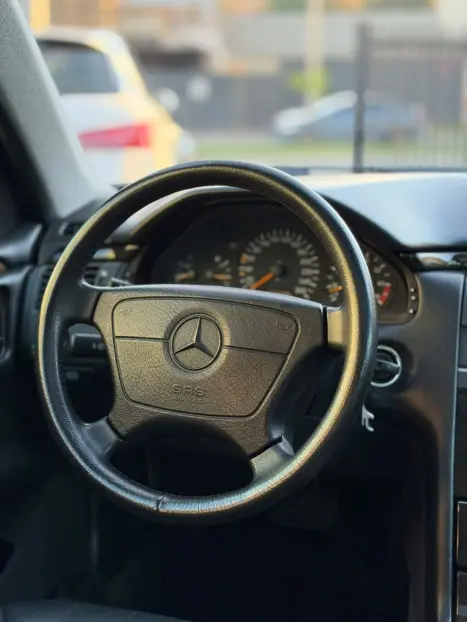 MERCEDES-BENZ E 320 3.2 V6 4P AVANTGARDE AUTOM�TICO, Foto 5
