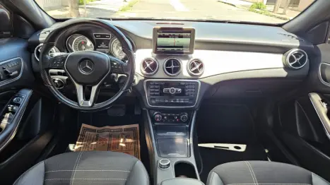 MERCEDES-BENZ GLA 200 1.6 16V 4P FLEX CGI VISION TURBO AUTOMÁTICO, Foto 8 MERCEDES-BENZ GLA 200 1.6 16V 4P FLEX CGI VISION TURBO AUTOMÁTICO, Foto 8