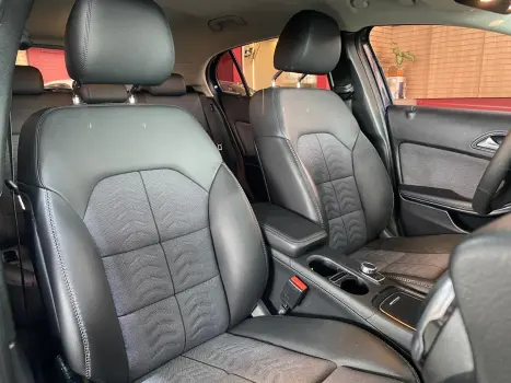 MERCEDES-BENZ GLA 200 1.6 16V 4P FLEX CGI STYLE TURBO AUTOMÁTICO, Foto 14 MERCEDES-BENZ GLA 200 1.6 16V 4P FLEX CGI STYLE TURBO AUTOMÁTICO, Foto 14