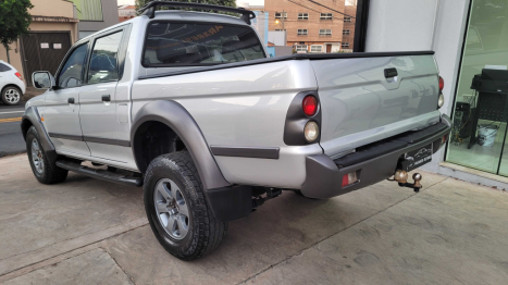 MITSUBISHI L 200 Outdoor 2.5 GLS 4X4 CABINE DUPLA TURBO DIESEL INTERCOOLER, Foto 4 MITSUBISHI L 200 Outdoor 2.5 GLS 4X4 CABINE DUPLA TURBO DIESEL INTERCOOLER, Foto 4