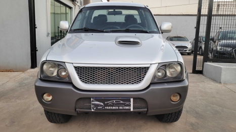 MITSUBISHI L 200 Outdoor 2.5 GLS 4X4 CABINE DUPLA TURBO DIESEL INTERCOOLER, Foto 9 MITSUBISHI L 200 Outdoor 2.5 GLS 4X4 CABINE DUPLA TURBO DIESEL INTERCOOLER, Foto 9