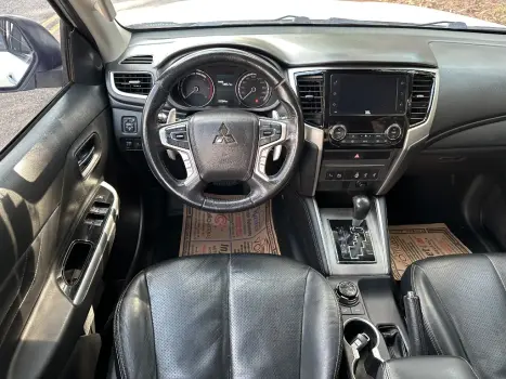 MITSUBISHI L 200 Triton 2.4 16V SPORT HPE-S 4X4 CABINE DUPLA TURBO DIESEL AUTOMÁTICO, Foto 11 MITSUBISHI L 200 Triton 2.4 16V SPORT HPE-S 4X4 CABINE DUPLA TURBO DIESEL AUTOMÁTICO, Foto 11