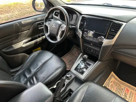 MITSUBISHI L 200 Triton 2.4 16V SPORT HPE-S 4X4 CABINE DUPLA TURBO DIESEL AUTOMÁTICO, Foto 12 MITSUBISHI L 200 Triton 2.4 16V SPORT HPE-S 4X4 CABINE DUPLA TURBO DIESEL AUTOMÁTICO, Foto 12