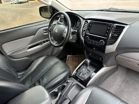 MITSUBISHI L 200 Triton 2.4 16V SPORT HPE TOP 4X4 CABINE DUPLA TURBO DIESEL AUTOMTICO, Foto 13