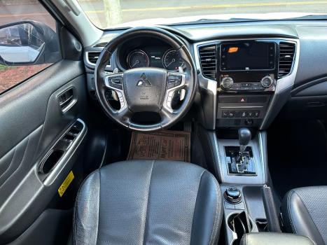 MITSUBISHI L 200 Triton 2.4 16V OUTDOOR HPE-S 4X4 CABINE DUPLA TURBO DIESEL AUTOMTICO, Foto 12