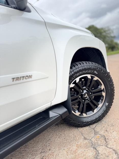 MITSUBISHI L 200 Triton 2.4 16V SPORT HPE-S 4X4 CABINE DUPLA TURBO DIESEL AUTOMTICO, Foto 6