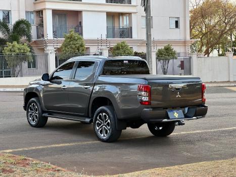 MITSUBISHI L 200 Triton 2.4 16V SPORT HPE-S 4X4 CABINE DUPLA TURBO DIESEL AUTOM�TICO, Foto 4