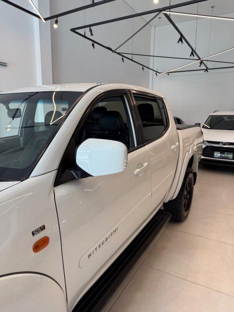 MITSUBISHI L 200 Triton 2.4 16V FLEX HLS CHROME CABINE DUPLA, Foto 4