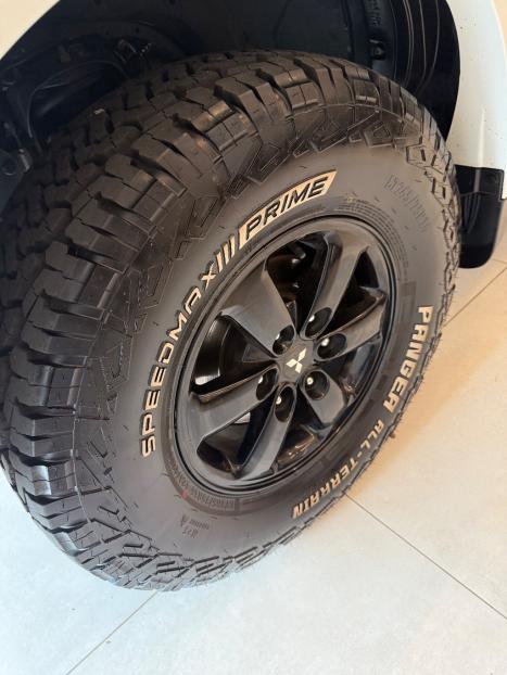 MITSUBISHI L 200 Triton 2.4 16V FLEX HLS CHROME CABINE DUPLA, Foto 17