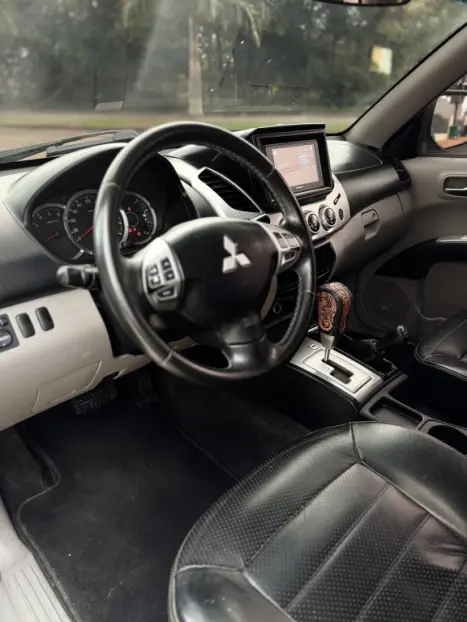 MITSUBISHI L 200 Triton 3.2 16V HPE 4X4 CABINE DUPLA TURBO DIESEL INTERCOOLER AUTOM�TICO, Foto 15