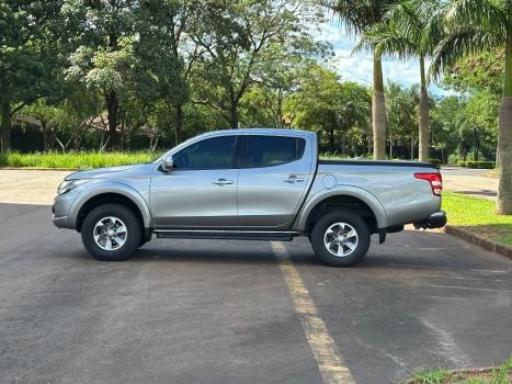 MITSUBISHI L 200 Triton 2.4 16V OUTDOOR HPE-S 4X4 CABINE DUPLA TURBO DIESEL AUTOM�TICO, Foto 2