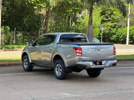 MITSUBISHI L 200 Triton 2.4 16V SPORT HPE-S 4X4 CABINE DUPLA TURBO DIESEL AUTOM�TICO, Foto 6