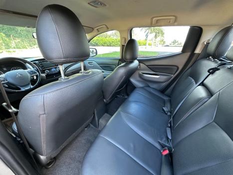 MITSUBISHI L 200 Triton 2.4 16V SPORT HPE-S 4X4 CABINE DUPLA TURBO DIESEL AUTOM�TICO, Foto 8