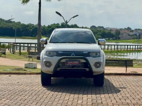 MITSUBISHI L 200 Triton 3.2 16V HPE 4X4 CABINE DUPLA TURBO DIESEL INTERCOOLER AUTOM�TICO, Foto 2