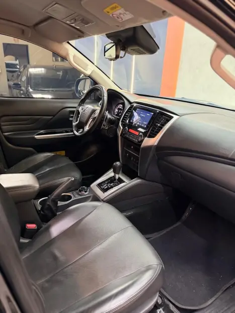 MITSUBISHI L 200 Triton 2.4 16V SPORT HPE-S 4X4 CABINE DUPLA TURBO DIESEL AUTOM�TICO, Foto 9