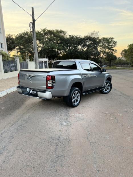 MITSUBISHI L 200 Triton 2.4 16V SPORT HPE 4X4 CABINE DUPLA TURBO DIESEL AUTOM�TICO, Foto 9