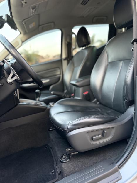 MITSUBISHI L 200 Triton 2.4 16V SPORT HPE 4X4 CABINE DUPLA TURBO DIESEL AUTOM�TICO, Foto 15