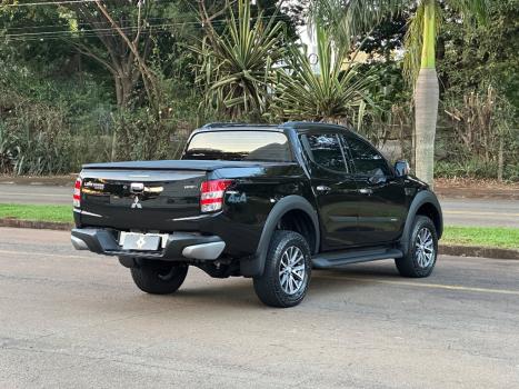 MITSUBISHI L 200 Triton 2.4 16V OUTDOOR HPE-S 4X4 CABINE DUPLA TURBO DIESEL AUTOM�TICO, Foto 4