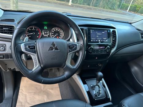 MITSUBISHI L 200 Triton 2.4 16V OUTDOOR HPE-S 4X4 CABINE DUPLA TURBO DIESEL AUTOM�TICO, Foto 13