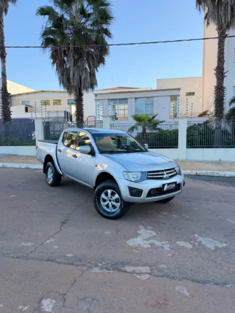 MITSUBISHI L 200 Triton 3.2 16V GLX 4X4 CABINE DUPLA TURBO DIESEL INTERCOOLER, Foto 2
