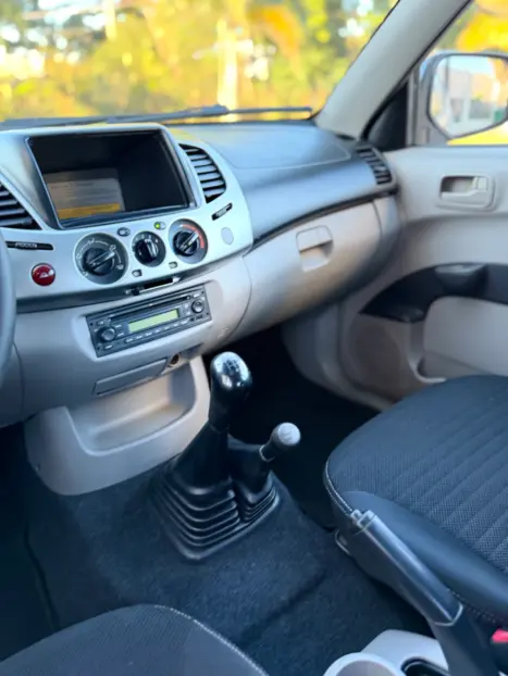 MITSUBISHI L 200 Triton 3.2 16V GLX 4X4 CABINE DUPLA TURBO DIESEL INTERCOOLER, Foto 17