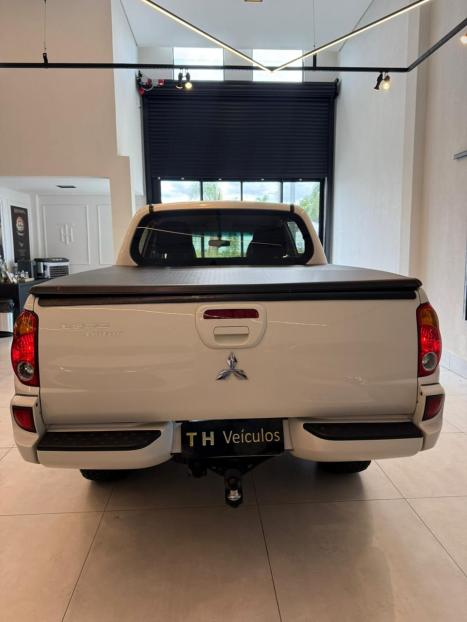 MITSUBISHI L 200 Triton 2.4 16V FLEX HLS CABINE DUPLA, Foto 13
