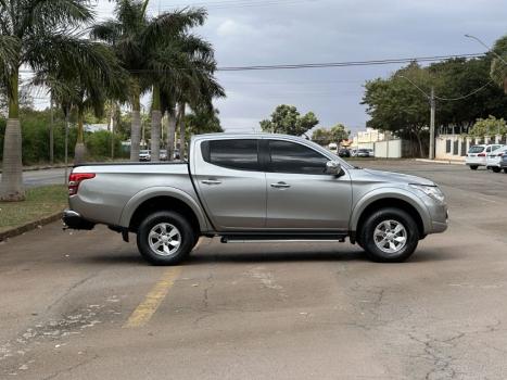 MITSUBISHI L 200 Triton 2.4 16V SPORT HPE 4X4 CABINE DUPLA TURBO DIESEL AUTOM�TICO, Foto 2