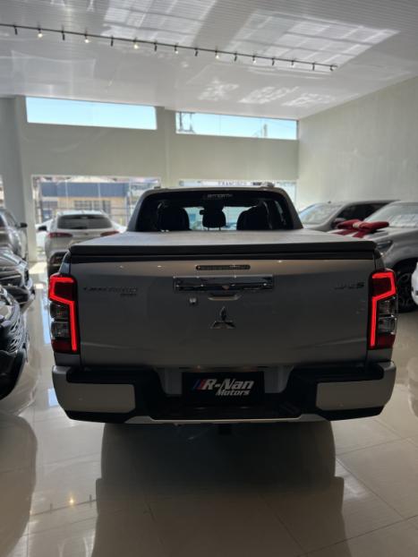 MITSUBISHI L 200 Triton 2.4 16V SPORT HPE-S 4X4 CABINE DUPLA TURBO DIESEL AUTOM�TICO, Foto 4
