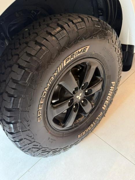 MITSUBISHI L 200 Triton 2.4 16V FLEX HLS CABINE DUPLA, Foto 10