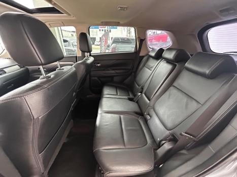 MITSUBISHI Outlander 2.0 16V 4P AUTOMÁTICO, Foto 8 MITSUBISHI Outlander 2.0 16V 4P AUTOMÁTICO, Foto 8