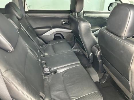 MITSUBISHI Outlander 3.0 V6 24V 4P GT 4X4 AUTOM�TICO, Foto 9