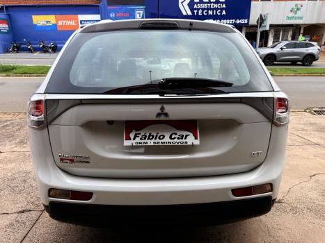 MITSUBISHI Outlander 3.0 V6 24V 4P GT 4X4 AUTOM�TICO, Foto 6