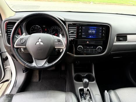 MITSUBISHI Outlander 3.0 V6 24V 4P GT 4X4 AUTOM�TICO, Foto 10
