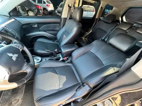 MITSUBISHI Outlander 3.0 V6 24V 4P GT 4X4 AUTOM�TICO, Foto 9