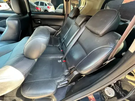 MITSUBISHI Outlander 3.0 V6 24V 4P GT 4X4 AUTOM�TICO, Foto 10