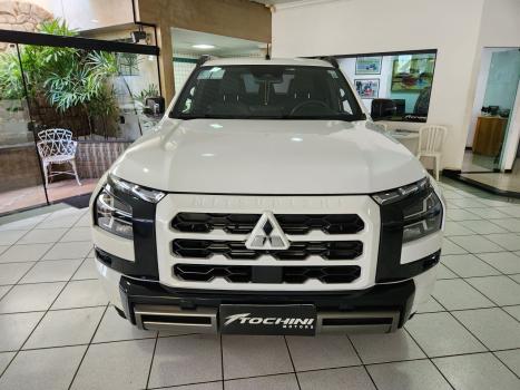 MITSUBISHI Triton 2.4 KATANA BITURBO DIESEL CABINE DUPLA 4X4 AUTOMTICO, Foto 2