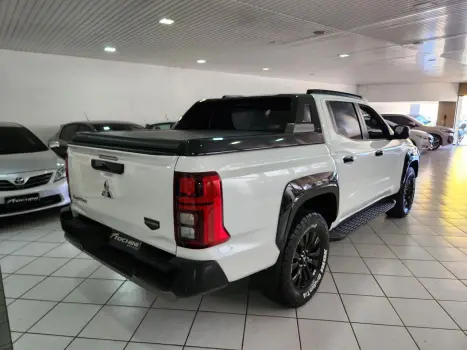 MITSUBISHI Triton 2.4 KATANA BITURBO DIESEL CABINE DUPLA 4X4 AUTOMTICO, Foto 12