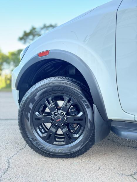 NISSAN Frontier 2.3 16V PRO4X CABINE DUPLA 4X4 BI-TURBO DIESEL AUTOMTICO, Foto 5