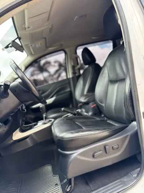 NISSAN Frontier 2.3 16V LE 4X4 CABINE DUPLA BI-TURBO DIESEL AUTOM�TICO, Foto 15