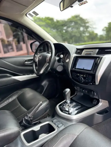 NISSAN Frontier 2.3 16V LE 4X4 CABINE DUPLA BI-TURBO DIESEL AUTOM�TICO, Foto 17