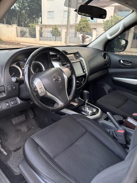 NISSAN Frontier 2.3 ATTACK CABINE DUPLA 4X4 BI-TURBO DIESEL AUTOM�TICO, Foto 4