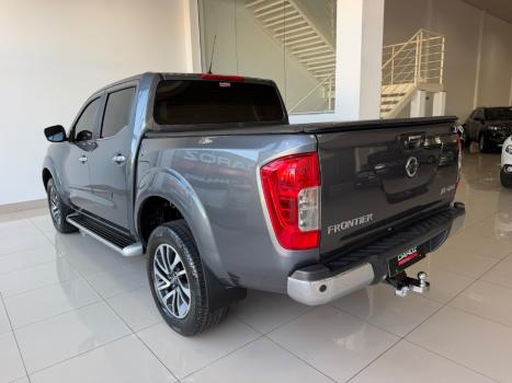 NISSAN Frontier 2.3 16V XE 4X4 CABINE DUPLA BI-TURBO DIESEL AUTOM�TICO, Foto 4