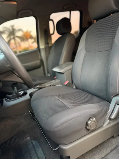 NISSAN Frontier 2.5 S 4X4 TURBO DIESEL CABINE DUPLA, Foto 4