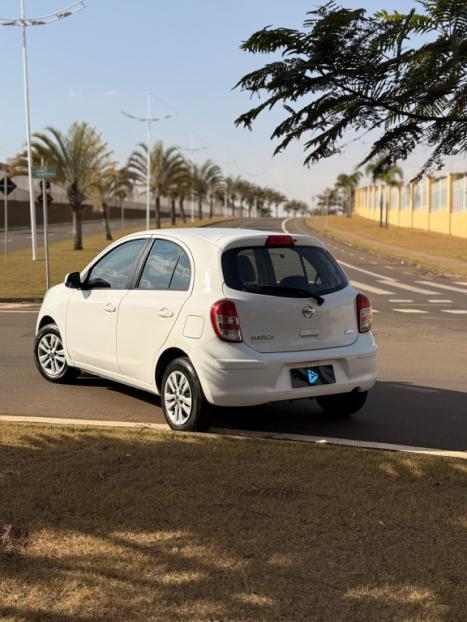 NISSAN March 1.0 12V 4P S FLEX, Foto 4