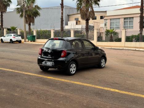 NISSAN March 1.0 16V 4P S FLEX, Foto 4