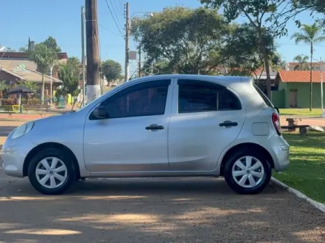 NISSAN March 1.0 16V 4P FLEX, Foto 4
