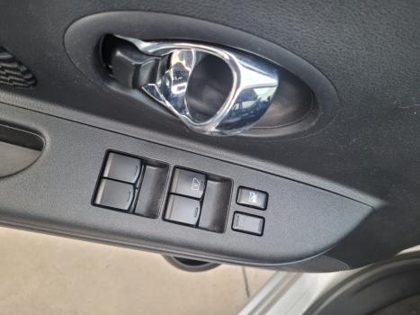 NISSAN March 1.6 16V 4P SV FLEX, Foto 10