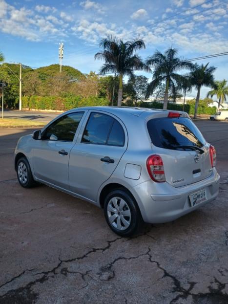NISSAN March 1.6 16V 4P S FLEX, Foto 3