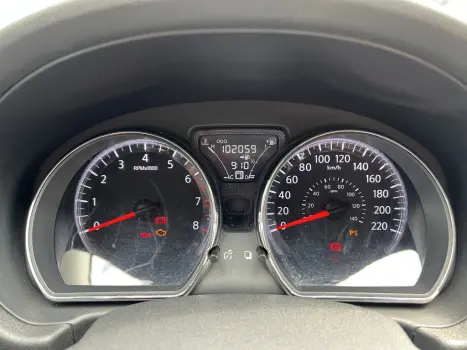 NISSAN Versa Sedan 1.6 16V 4P FLEX SL, Foto 4 NISSAN Versa Sedan 1.6 16V 4P FLEX SL, Foto 4